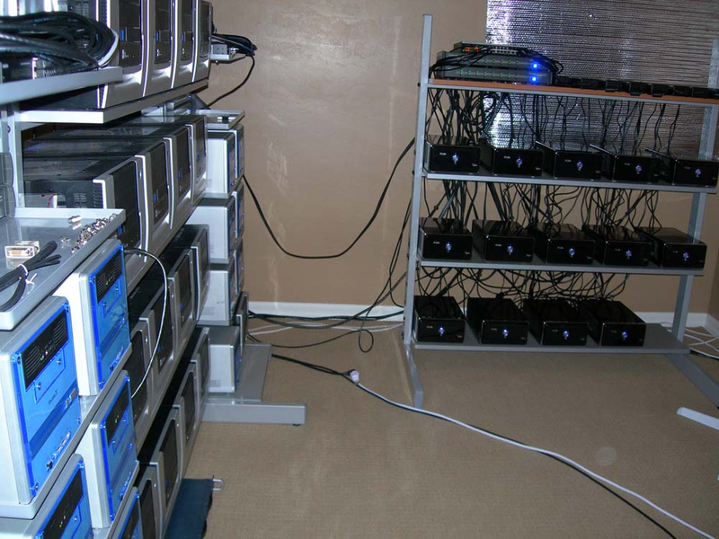 Illustration for article titled World of Warcraft Addict Constructs Massive 47 PC Setup